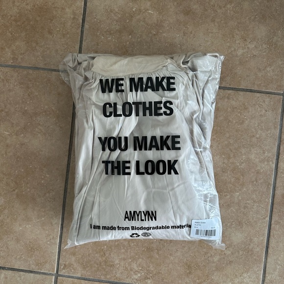 Amy Lynn Alexa shoulder tie puffball midi dress in milk - Picture 5 of 6